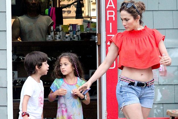 Дженнифер Лопес засветила целлюлит