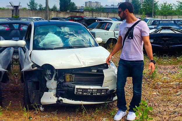 У Виталия Козловского угнали и разбили автомобиль