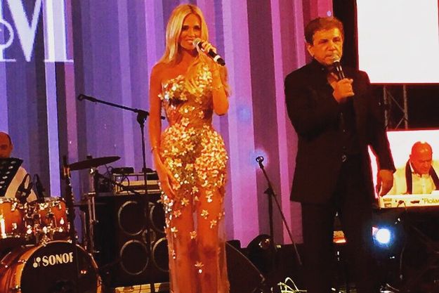 Виктория Лопырева провела свадьбу в прозрачном платье