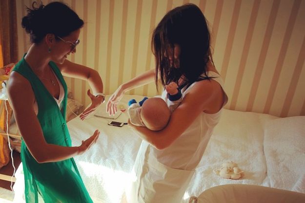 Нюша учится материнству у Елены Темниковой