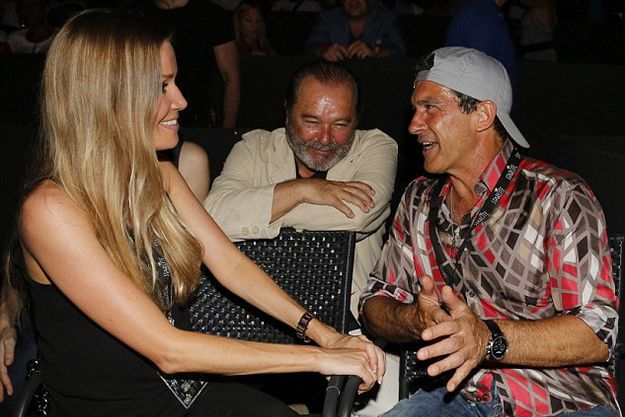 Антонио Бандерас с молодой любовницей сходили на поп-концерт