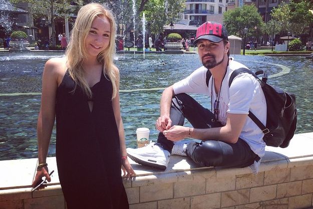 Дима Билан показал сестру и шокировал худобой в пижаме