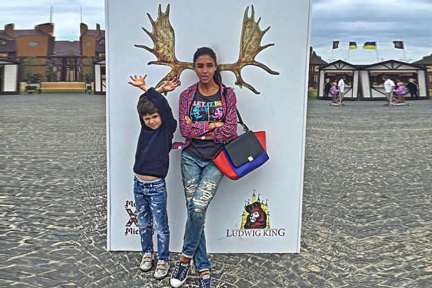 Санта Димопулос продемонстрировала фанатам развесистые рога