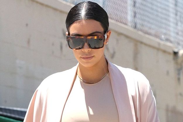 Ким Кардашьян продемонстрировала беременный живот