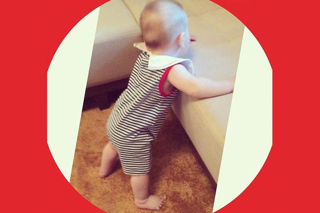 Младший сын Марии Кожевниковой впервые встал на ножки