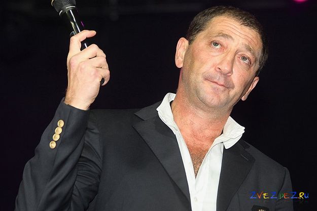 Григорий Лепс разбил на VIP-свадьбе микрофон о сцену