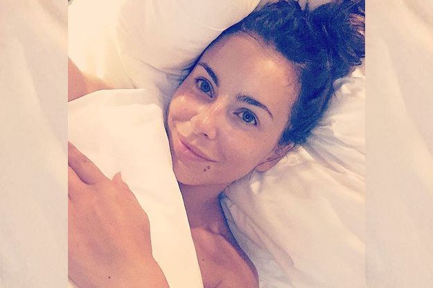 Ани Лорак показала постельное фото без макияжа