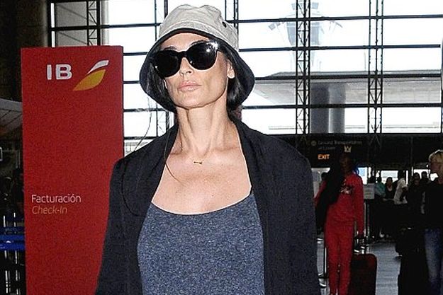 В бассейне у дома Деми Мур найден труп мужчины