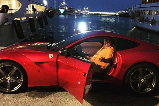 Толстый Потап застрял в Ferrari