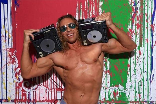 Наташа Королева опубликовала новый снимок Тарзана