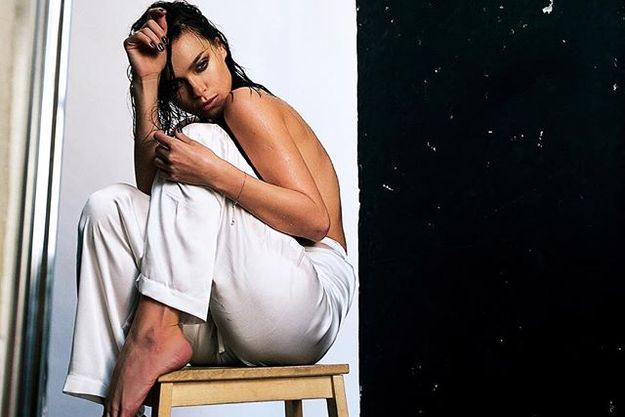 Елена Темникова снялась топлес в новой фотосессии
