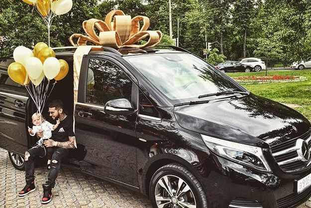 Тимати подарил своей маленькой дочке Mercedes