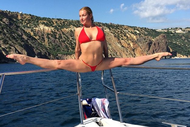 Анастасия Волочкова показала шпагат на яхте