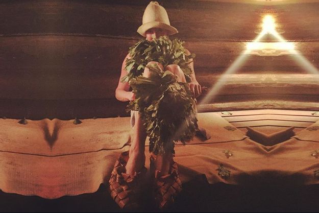 Анастасия Волочкова попарилась в бане в лаптях