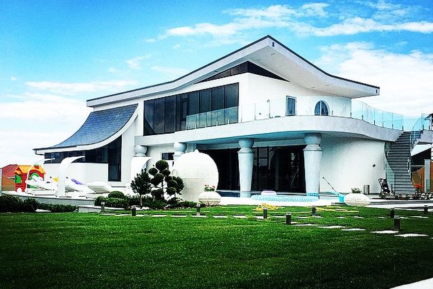 Андрей Воронин показал роскошный особняк в Одессе