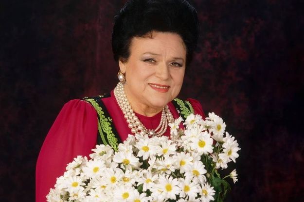 Племянник продал драгоценности Людмилы Зыкиной