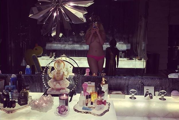 Кристина Агилера ошарашила обнаженным селфи