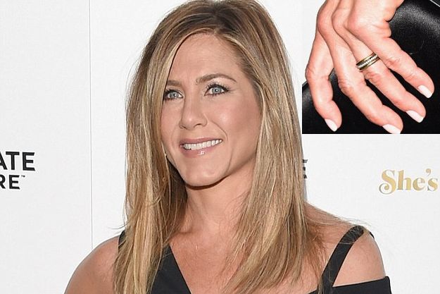 Дженнифер Энистон засветила обручальное кольцо