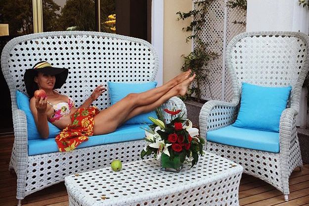 Эвелина Бледанс произвела фурор стройными ногами