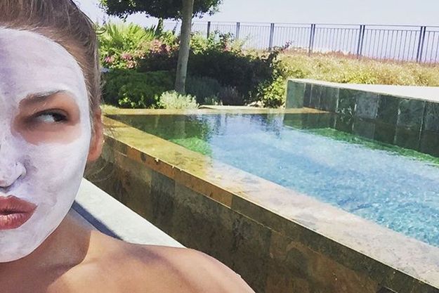 Ирина Дубцова сделала селфи на волосатой груди бойфренда