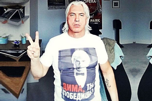 Дмитрий Хворостовский опубликовал в соцсетях фото из лечения