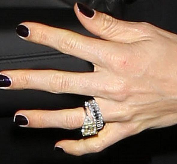 Кольцо на руке Анны Курниковой
