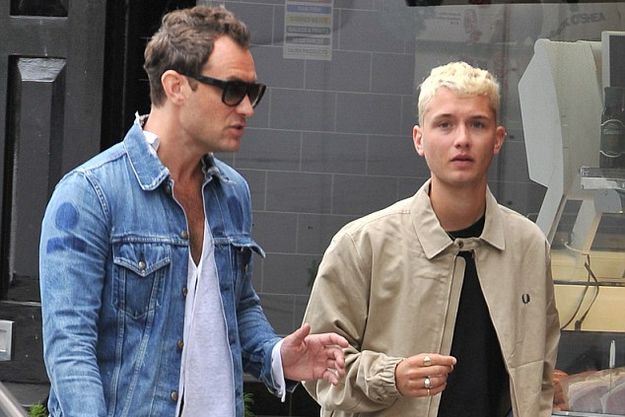 Джуд Лоу с сыном Рафферти прогулялся по Лондону