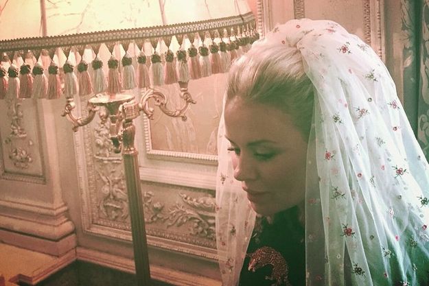 Анна Семенович удивила фотографией в фате