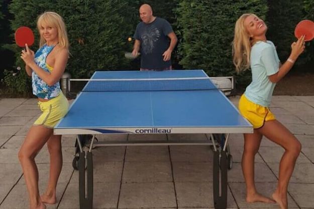 Валерия посоревновалась с дочерью фигурами