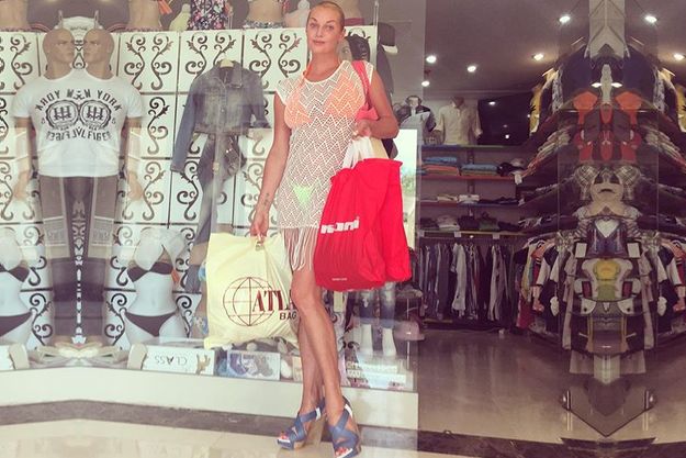 Анастасия Волочкова сходила на шопинг в прозрачном платье