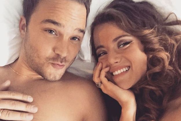 Андрей Чадов показал селфи с обручальным кольцом в постели с подругой