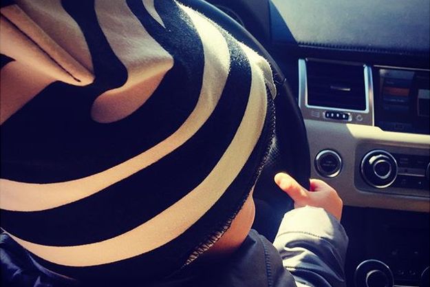 Агния Дитковските доверила руль авто маленькому сыну