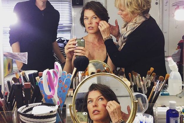 Милла Йовович испугала фанатов кровавым снимком