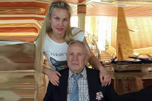 Певица Камалия надела траур