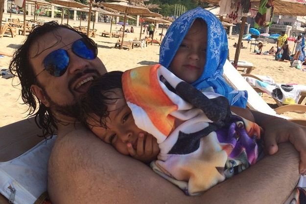 Филипп Киркоров показал пляжные снимки с детьми