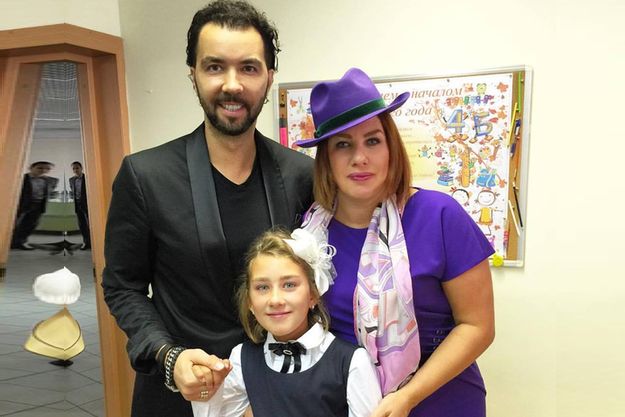 Ева Польна и Денис Клявер отвели вместе дочь в школу