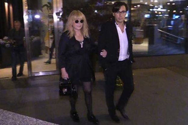 Похудевшая и помолодевшая Алла Пугачева вышла в свет