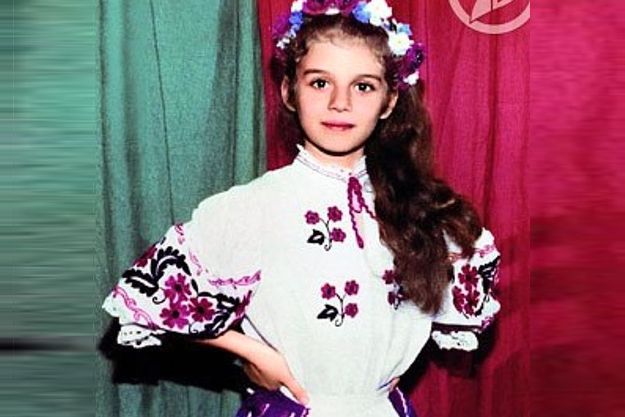 Анна Седокова опубликовала свое школьное фото