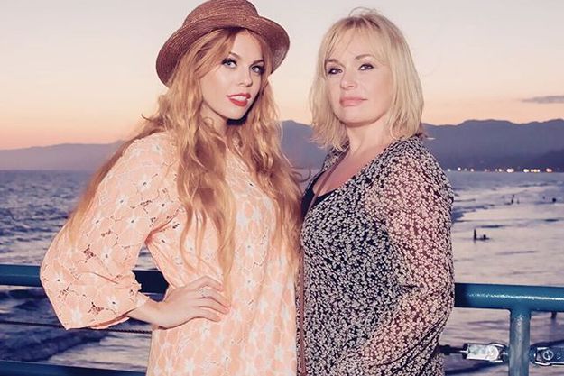 Фанаты приняли маму Анастасии Стоцкой за ее сестру