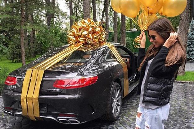 Кэти Топурия похвасталась подарком в день рождения