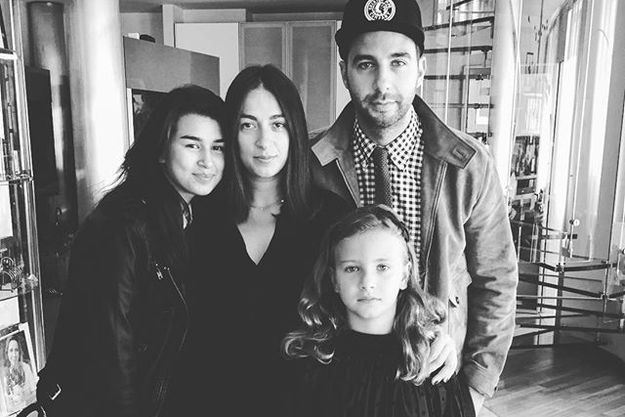 Иван Ургант показал беременную жену и дочерей