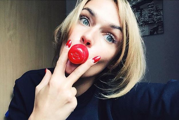 Алена Водонаева лишилась наращенных волос