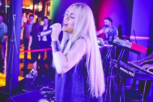 Певица Алеша беременна вторым ребенком