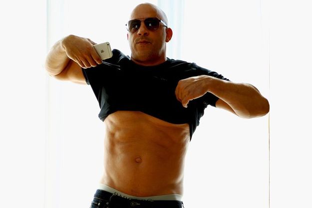 Вин Дизель решил доказать, что его пресс в порядке