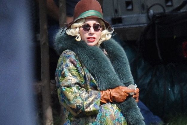 Леди Гагу подловили с беременным животом