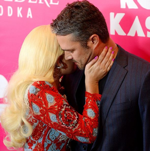 Леди Гага и Тейлор Кинни