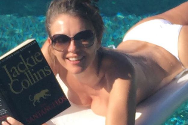 Элизабет Херли опубликовала свое фото топлес