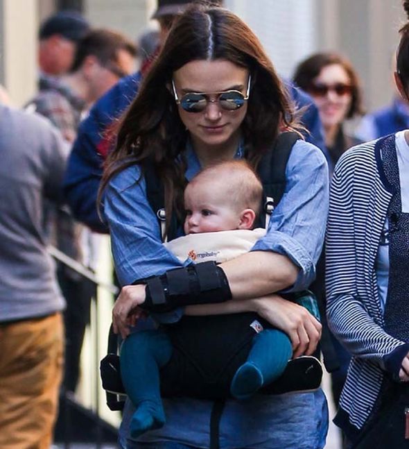 Кира Найтли с дочкой Эди