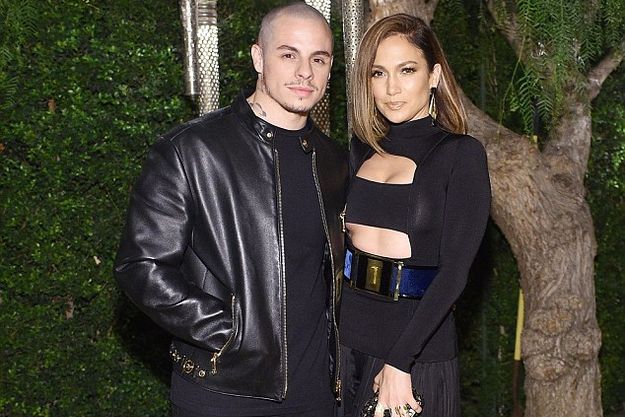 Дженнифер Лопес поразила откровенным нарядом