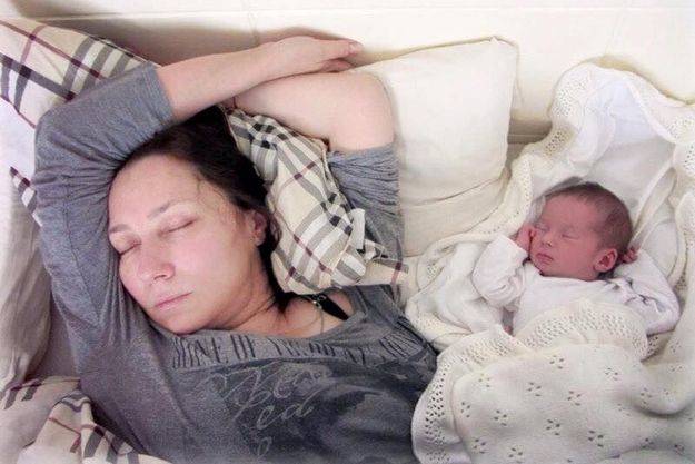 Алена Мозговая показала «сонное» фото с дочерью